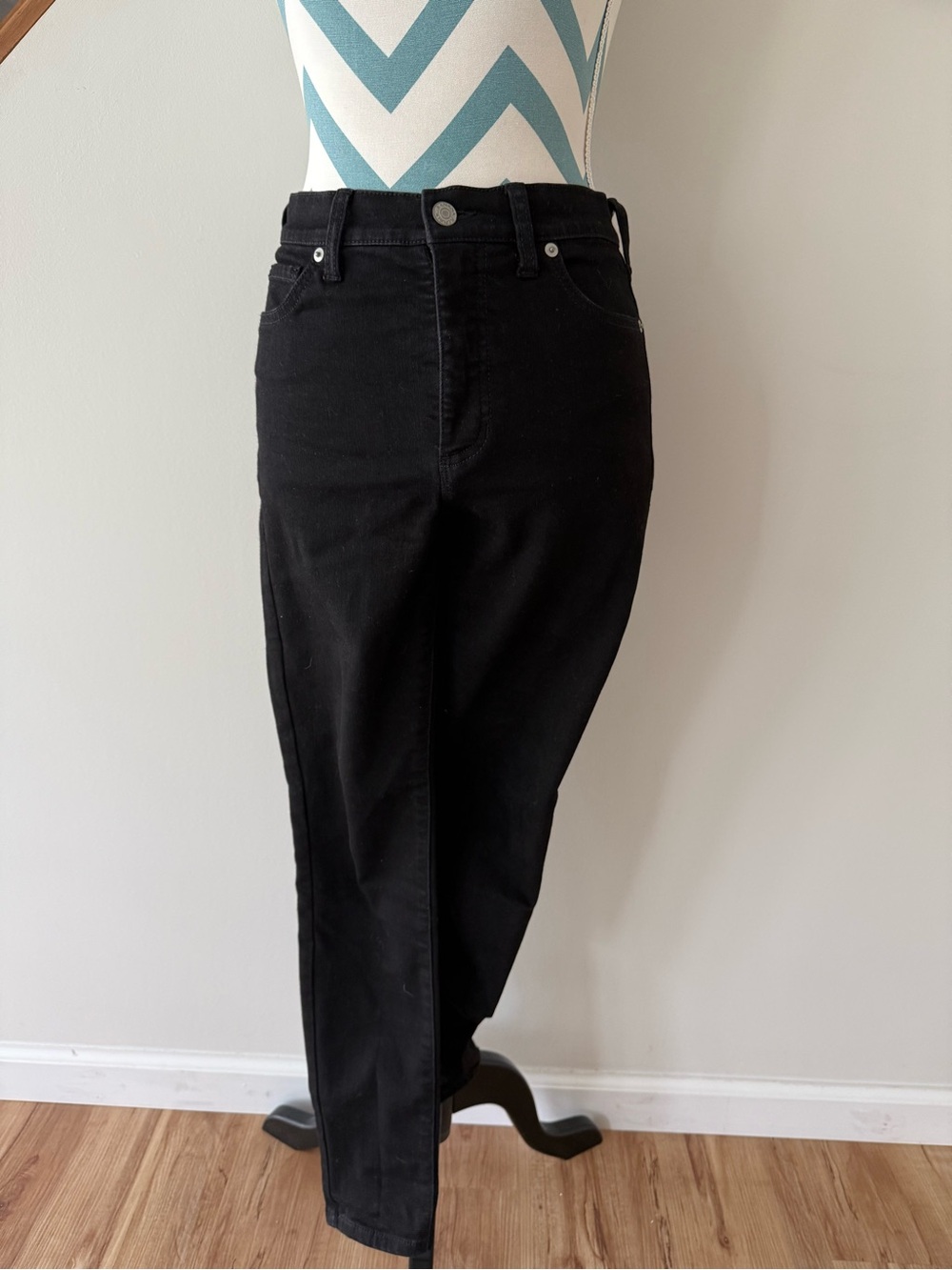 Banana Republic Black Women’s High-Rise Jeans- Universal Jean Size 2